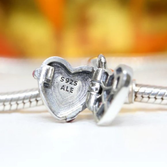 PANDORA Openable Heart Chocolate Gift Box Dangle Charm 792587C01 - Picture 3 of 3